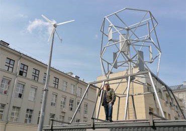 Вертикальный ветрогенератор на бытовке, г.Москва (МЭИ)